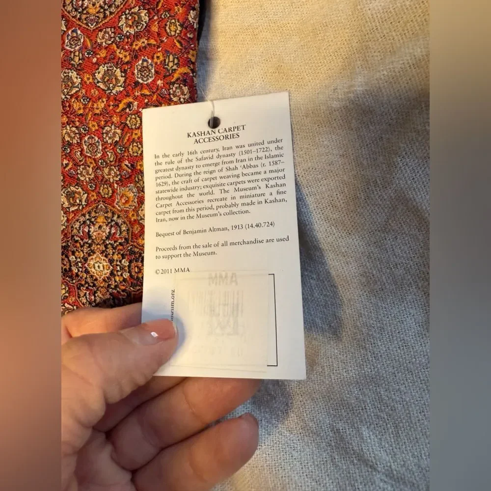 New with Tags MET Museum Kashan Carpet Themed Accessory